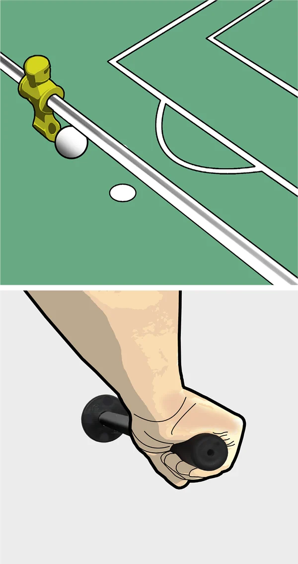 Der Ball liegt seitlich neben der Figur unter der Stange